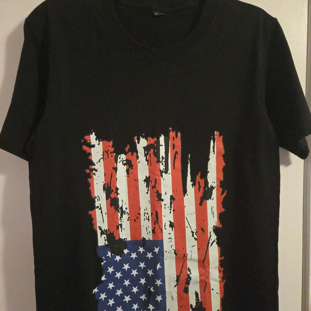 Distressed Flag Tee🇺🇸with FREE Lapel Pin🇺🇸NWT